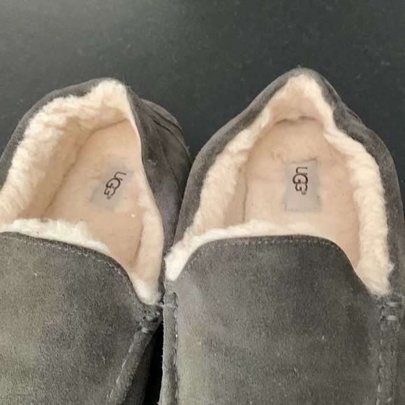 UGG suede sheepskin Ascot slippers 13 EUC - Picture 8 of 9